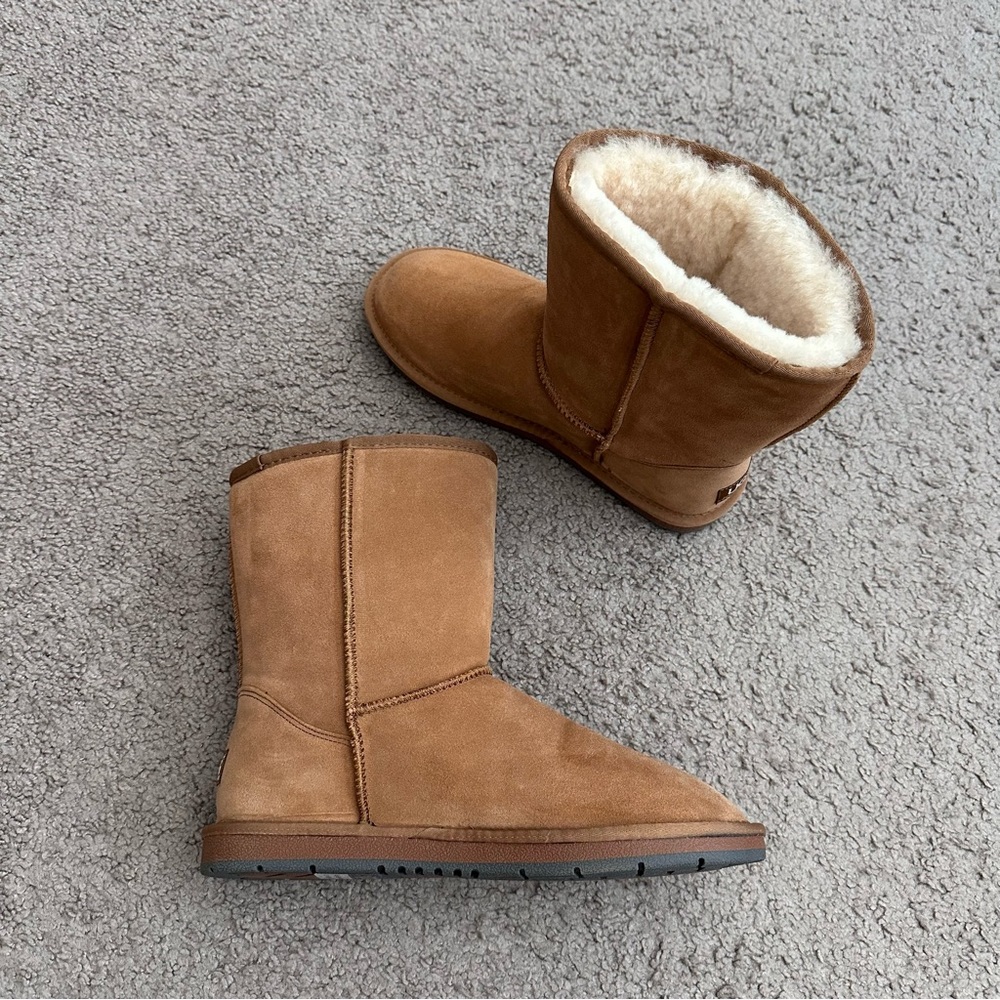 UGG Australian Shepherd Classic Suede Boots M12/L13